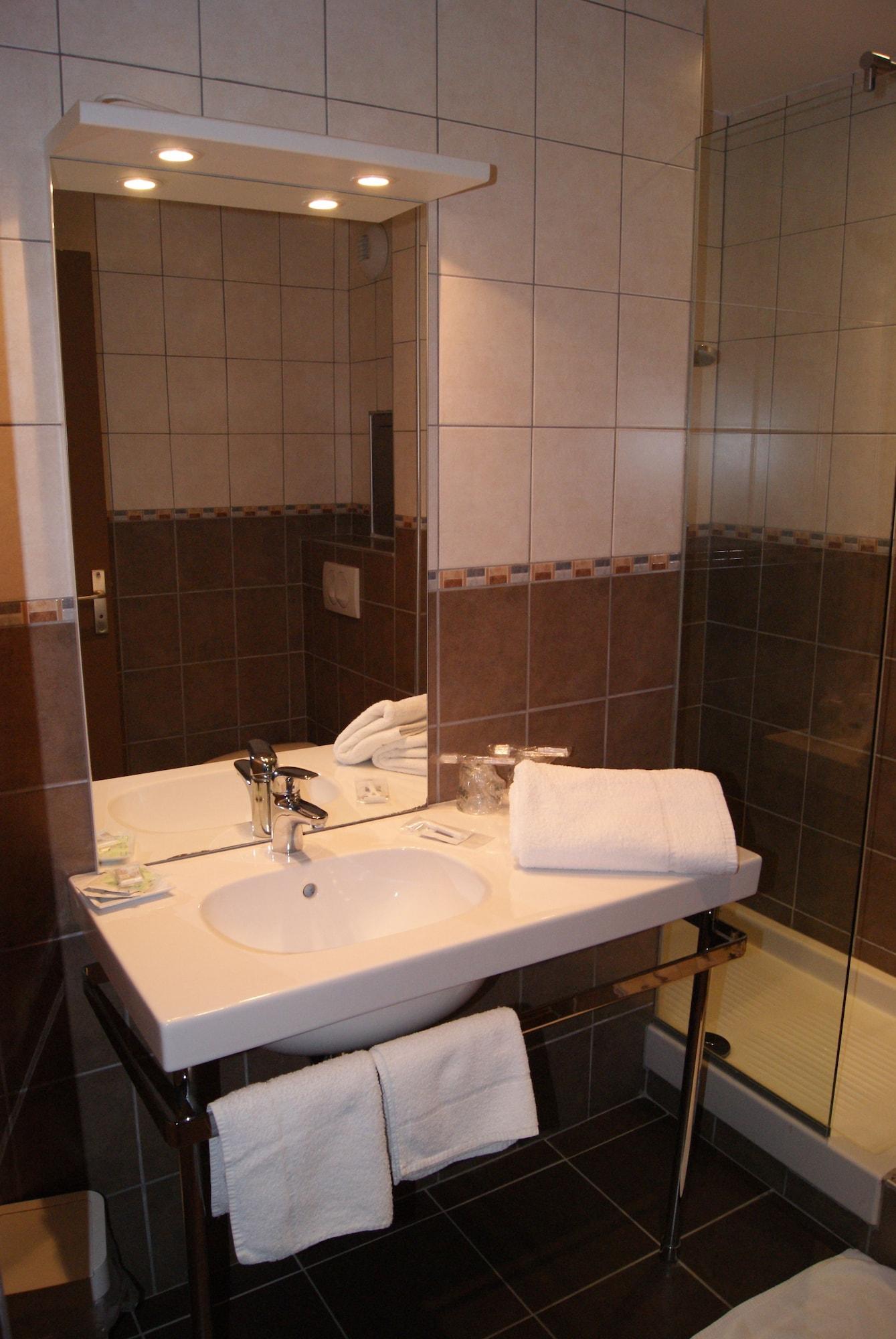 1er Consul Hotel 2*